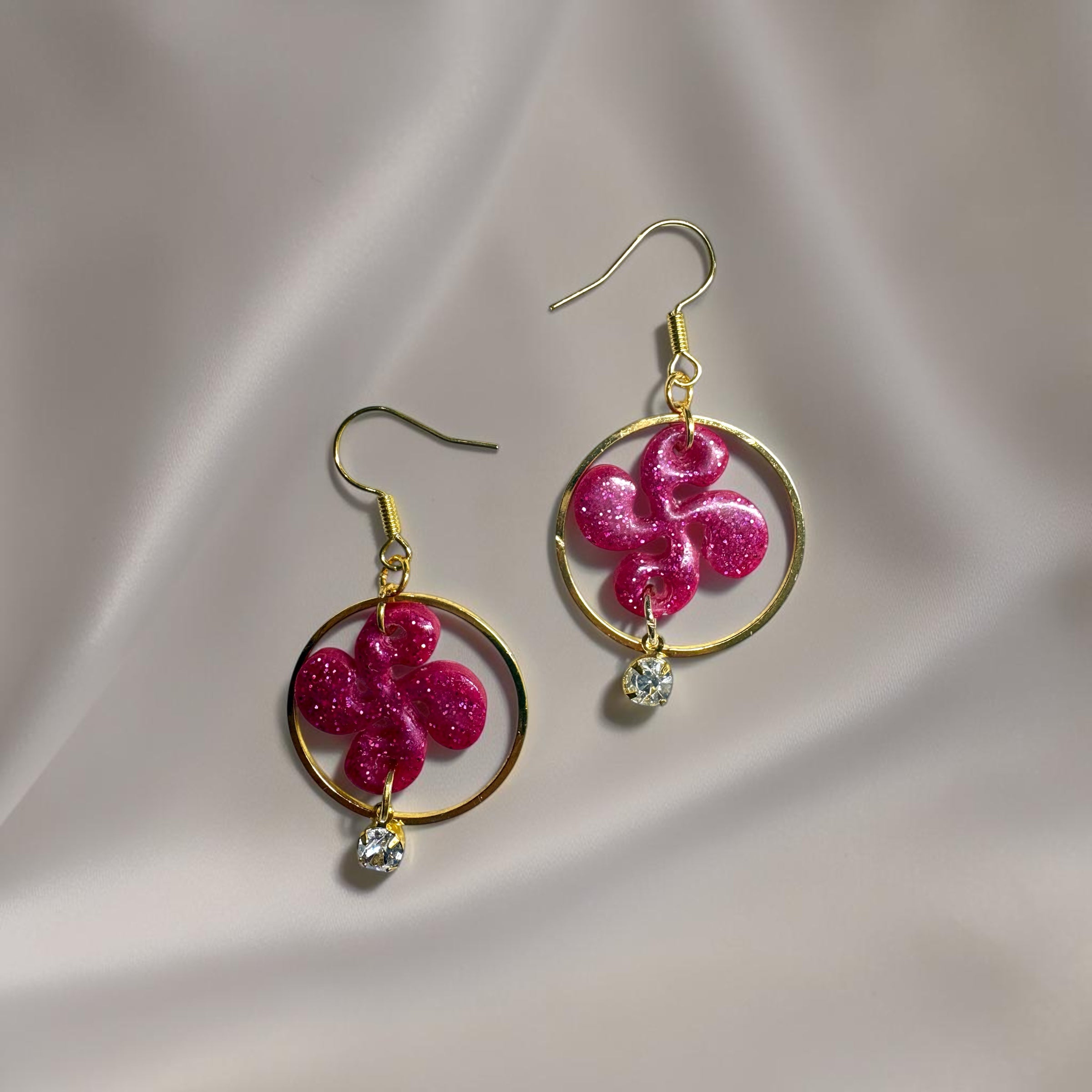 Boucles d'oreilles Croix Basque - Rose Fuchsia Pailleté